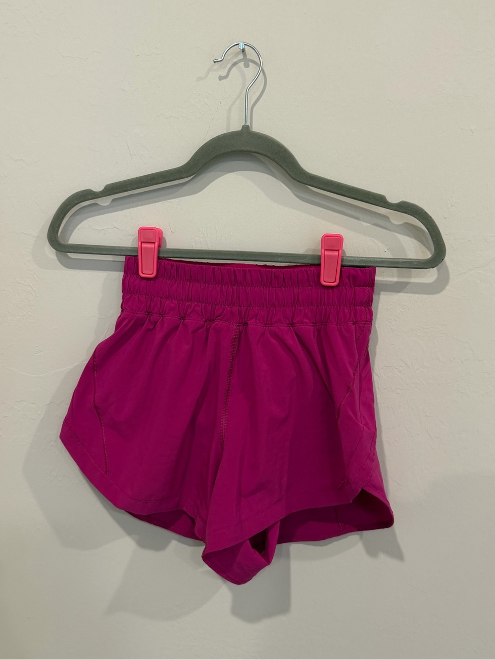 Lululemon Ripened Raspberry Track That High Rise Lined Short 3" Size 4 - Picture 2 of 4